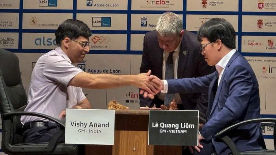 GM Le Quang Liem beats chess legend Anand, winning Leon Masters title